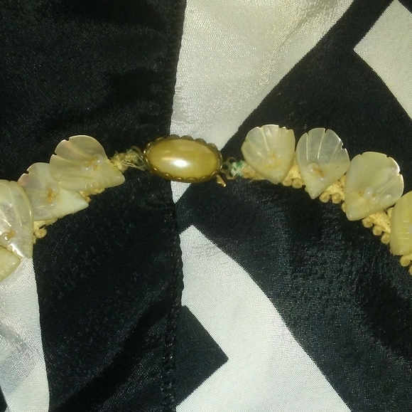 Victorian Hand Carved MOP Necklace Choker - Picture 4 of 7